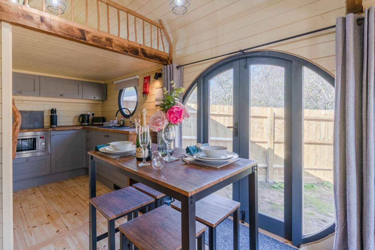 Laburnum Farm Estate Villa Alderton  ภายนอก รูปภาพ